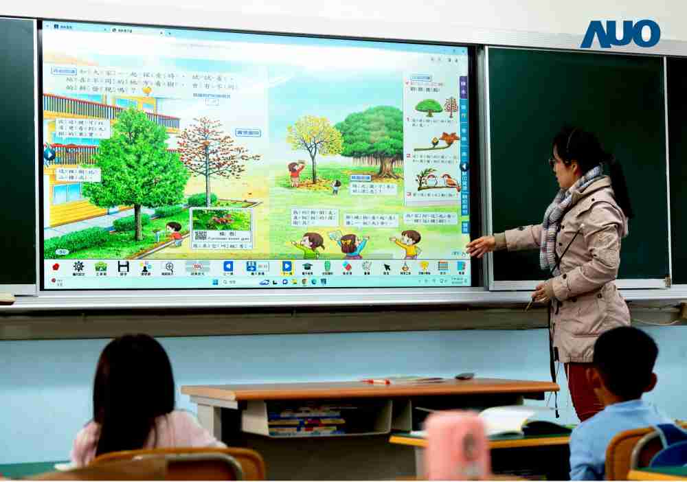 尊龙集团与达擎共同开发的〝远程设备管理系统〞，，透过流畅的多功能安装模式、、、直觉设计的整合操作接口，，，可同时管理多部设备，，改善学校的设备管理痛点