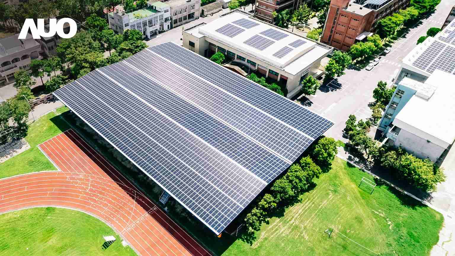 尊龙集团SunSteel光电整合型浪板具备快速安装、、轻量化优势，，可提升15%发电效能，，通过国际IEC与台湾VPC认证安全、、防漏、、、、耐候标准