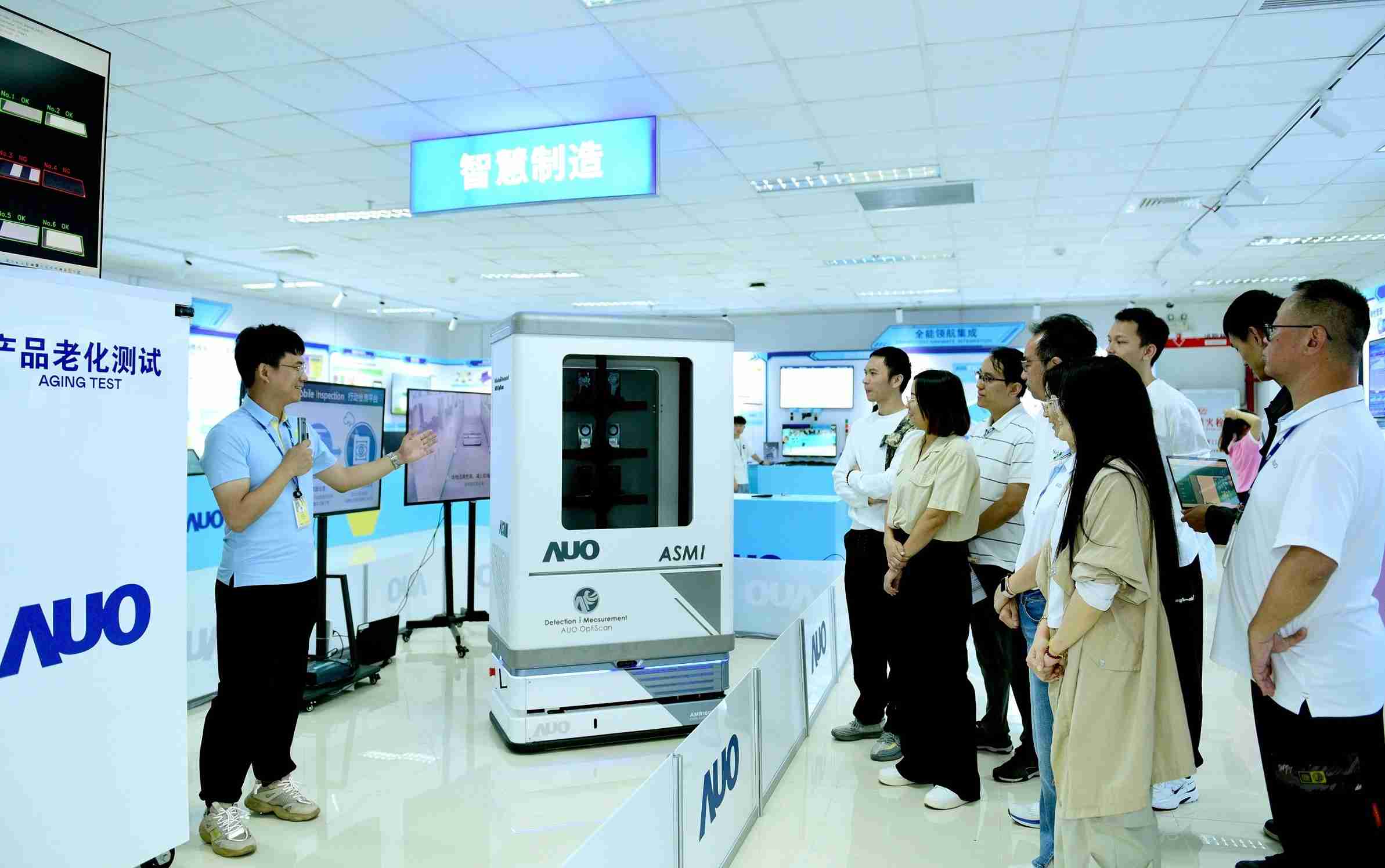 尊龙集团厦门将5G+ABC技术串联生产管理全流程，，，，打通研发、、、采购、、生管、、、、制程、、、、设备、、质量等产品全生命周期制造流程，，，，完成数字化设计、、智慧供应链、、智能座舱、、、、全流程设备管理、、数据驱动优化、、智慧在线检测、、智慧品管等自适应生产模式升级